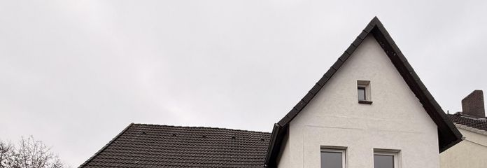 Sanierte 3-Zimmer-Wohnung mit Dachboden, Stellplatz und Gartenanteil – Außenansicht