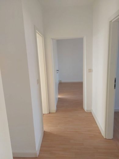 Sehr schöne neu sanierte 3-R-Wohnung. ca.58,20 m² im EG zu vermieten. – Flur