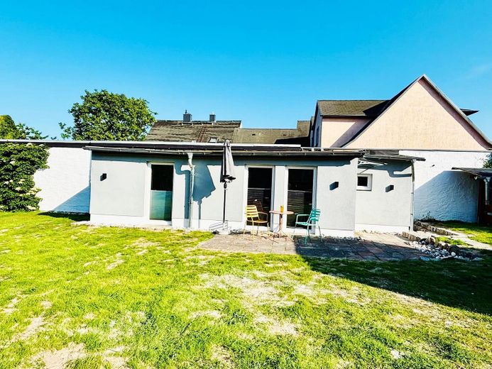 neuwertiges Gästehaus