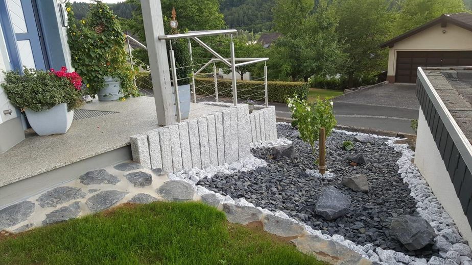 Steingarten Haupteingang 