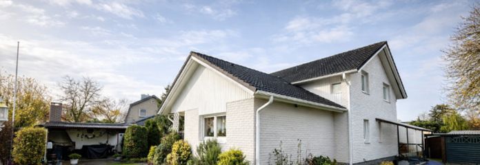 Attraente casa unifamiliare con piscina e appartamento indipendente a Mahlsdorf-Süd