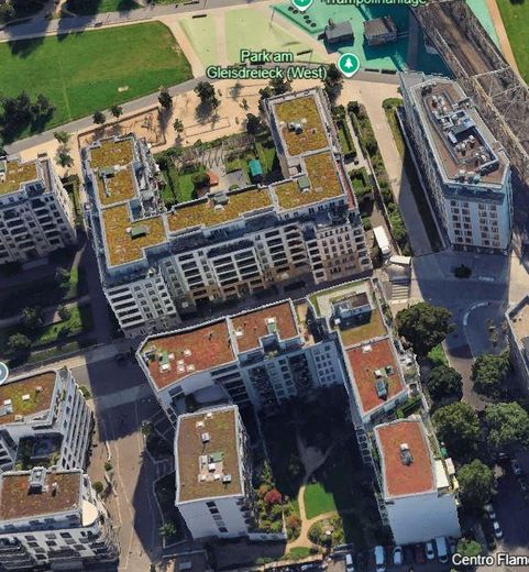 Ein Ort zum leben und Wohlfühlen- Eigentumswohnung in Tiergarten – Luftaufnahme in den Innenhof