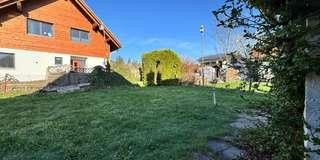 Attraktives Grundstück mit Altbestand und Bergblick – Sanierung oder Neubau möglich – Westseite