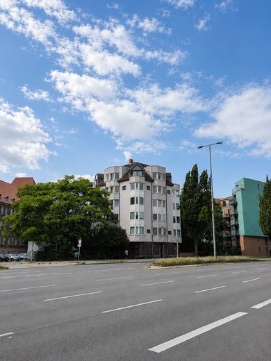 senza commissioni, appartamento di 3 locali ai margini di Berlino, posizione da sogno, terrazze soleggiate – Frontaler Blick auf das Haus