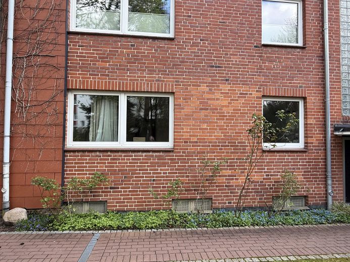 Investissement immobilier à Hambourg-Hummelsbüttel | Appartement loué de 2,5 pièces avec contrat de location indexé – Wohnung unten links