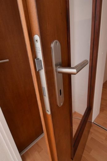 Helle 3-Zimmer Wohnung 70 m2 München Unterhaching mit Balkon Erstbezug nach Vollrenovierung – Türbeschläge NEU