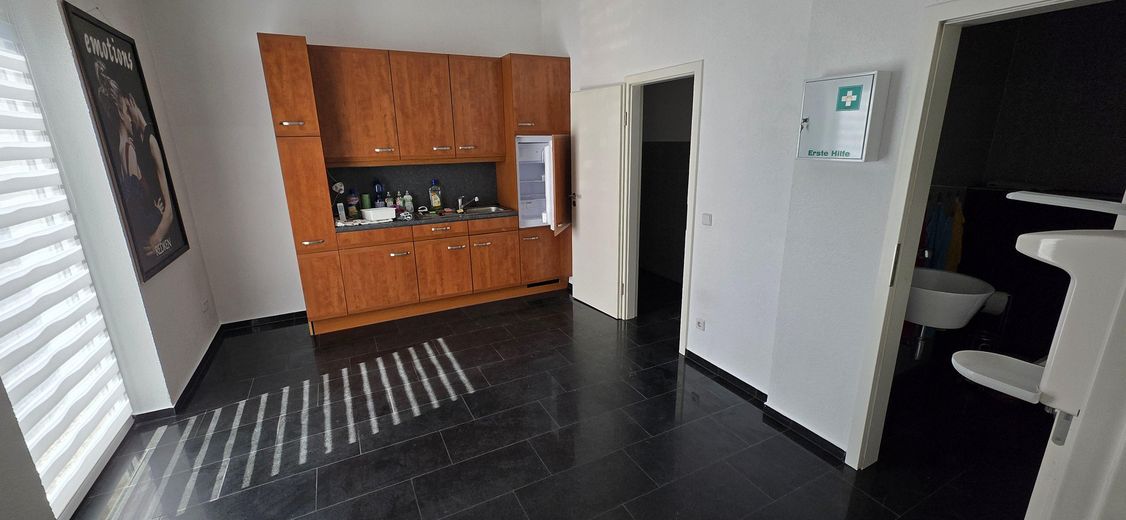 Casa residenziale e commerciale rappresentativa, non affittata, su terreno di 948 m² – Raum 4 EG
