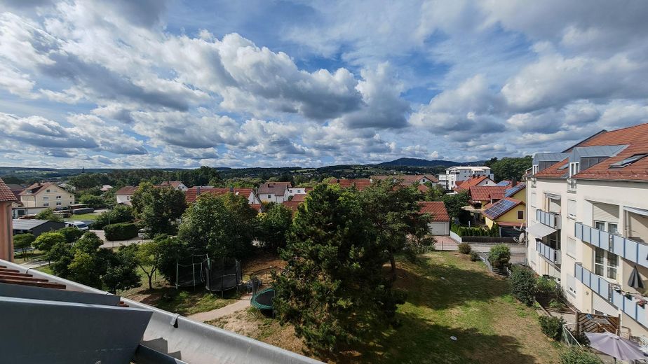 3-Zimmer Dachgeschoss Whg 28 mit Ausblick in Nittenau – Aussicht aus dem Wohnzimmer