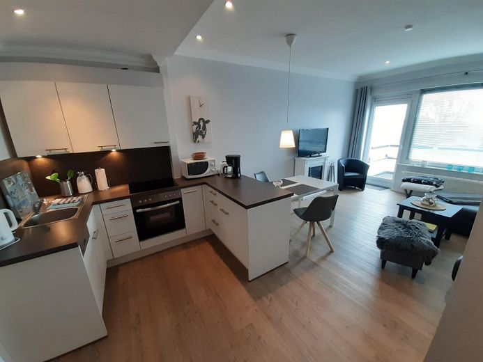 ##Reserviert## Sonnige 2-Zimmer Ferienwohnung mit Meerblick – Küche/Wohnzimmer