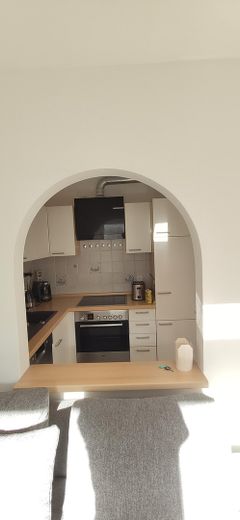 Top modernisierte 2-Zimmer-Wohnung mit Balkon und Tiefgaragen-Stellplatz an der Grenze zu HH – Küche