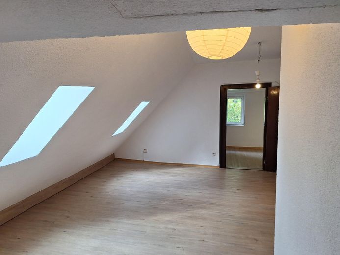 2-кімнатна квартира з кухонним куточком, мансардний поверх, Gaustrasse XXX – Wohnzimmer