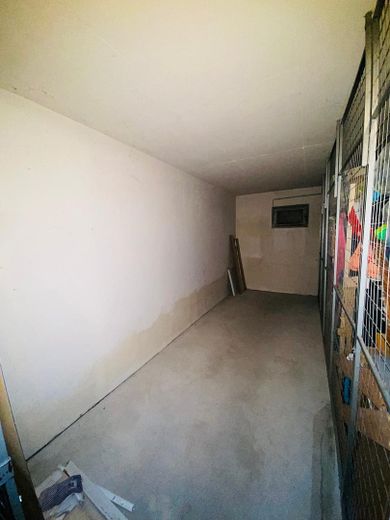 Helle 3-Zimmer-Wohnung mit Einbauküche & Aufzug & West-Loggia in München – Kellerabteil