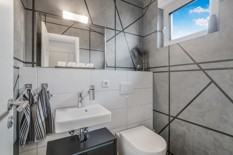 Gepflegte Doppelhaushälfte mit Südgarten, überdachter Terrasse & Doppel-Carport – provisionsfrei – Gäste-WC mit Tageslicht