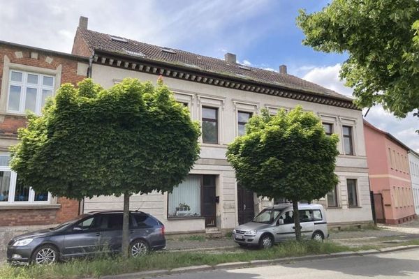 Kompaktes Sanierungsobjekt mit großen Pontenzial in guter Lage von Aschersleben!