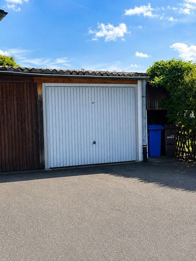 लेवरकुज़ेन श्टाइनबुशेल में सुव्यवस्थित अंतिम पंक्ति वाला घर – Garage