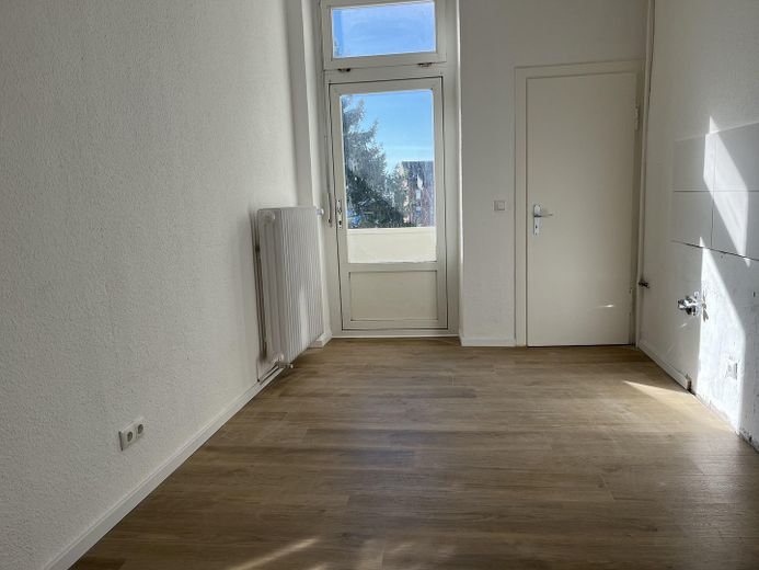 Küche mit Balkonzugang 2