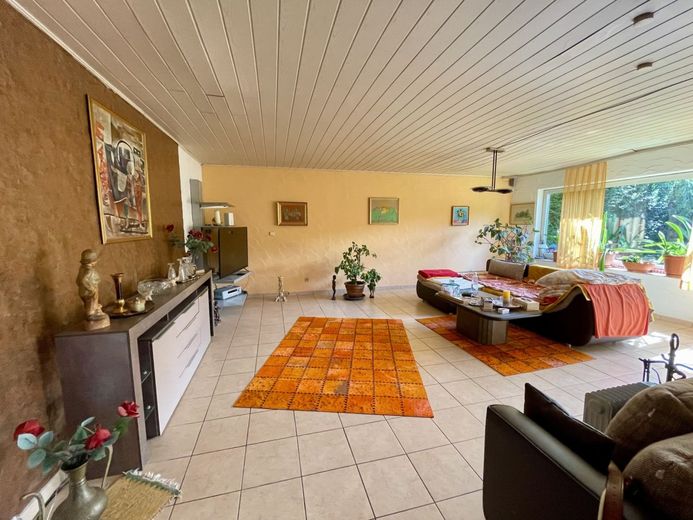 Fröndenberg-Frömern: Freistehender Bungalow mit Garage in familienfreundlicher Lage! – Wohnbereich