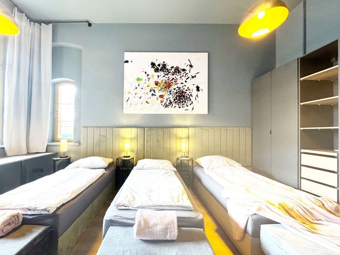 Design trifft Natur - Ferien-Wohnung am Kanal für bis zu 8 Personen (115m2) in Schönebeck – Schlafzimmer1_Betten