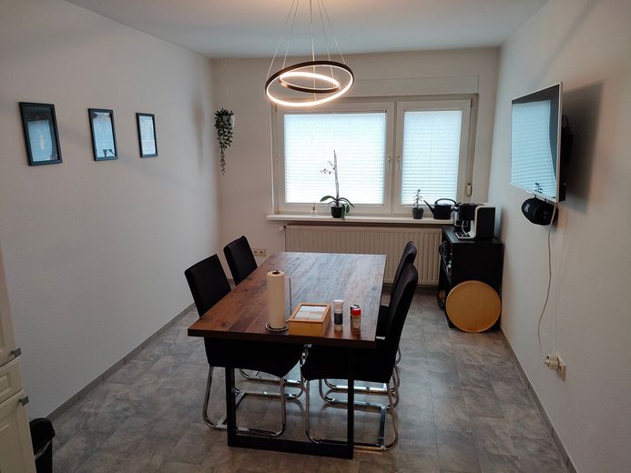 Freist. Einfamilienhaus mit Garten, Doppelgarage und Carport – Foto 9