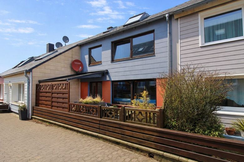 Charmantes Reihenmittelhaus auf Helgoland-Oberland mit ausgebautem Dachgeschoss und 2 Terrassen – Außenansicht Rückseite