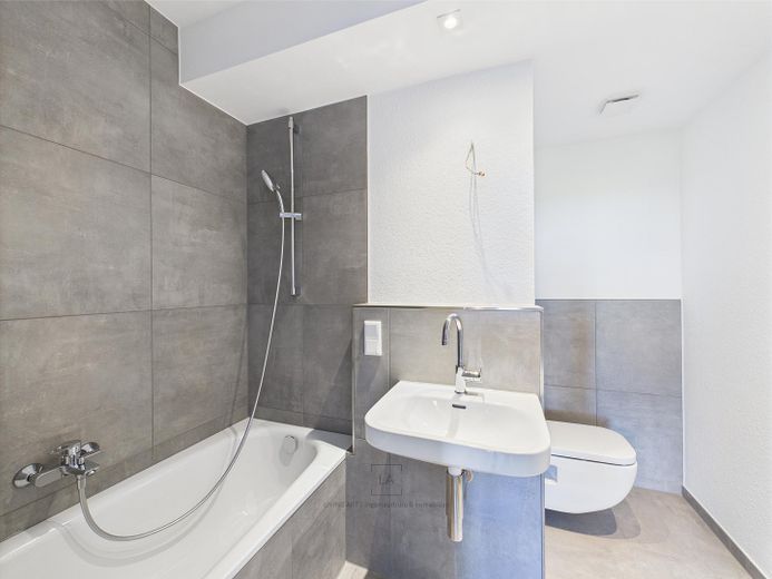** Primera ocupación** Vivienda de 2 habitaciones recién reformada con balcón | Ideal para uso propio e inversores – Foto 5