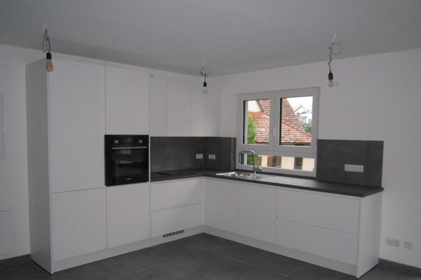 Neubau 2,5-Zimmer-Wohnung 2. OG in Herrenberg mit Küche, Garage, Wallbox, gehobene Ausstattung