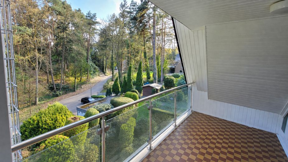 Große sonnige Dachgeschosswohnung -  Ruhige Villenlage - Südloggia - ca. 20 Min. zum Hauptbahnhof – Überdachte Südloggia - Blick i