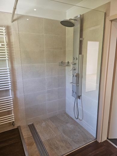Hauptbad ( Dusche )