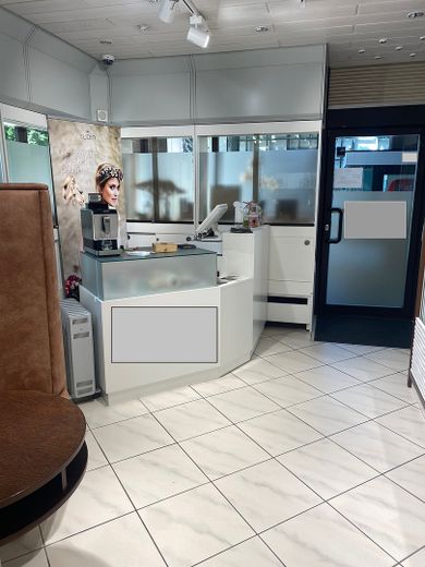 Attractive commercial property in a prime location – Innenansicht 2