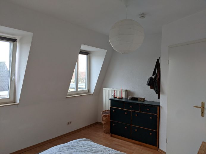Stilvolle Altbau-Dachgeschoss 2-Zimmerwohnung mit Weitblick – Schlafbereich