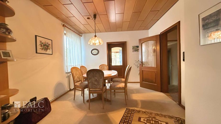 ***Wohnen in bester Lage - Geräumiges Einfamilienhaus mit großzügigen Garten*** – Esszimmer
