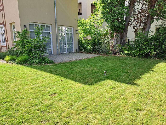 Terrasse mit Zugang zum Garten