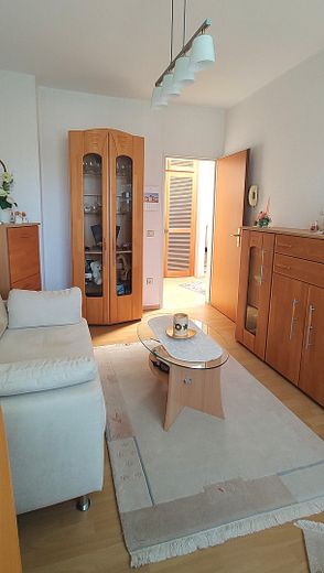 Casa a schiera ben tenuta con ampia terrazza sul tetto soleggiata e molto spazio – KiZi 1
