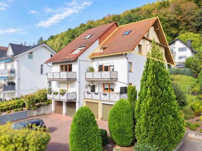 Tanto spazio su due livelli – maisonette con 4 locali, balcone, garage e cantina a Gelnhausen-Haitz – Foto 1