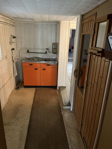 Flur vom Bad zum Anbau (Sauna)