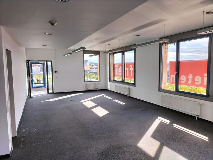 Emplacement idéal pour votre entreprise : local commercial au cœur de Böblingen – Photo 7