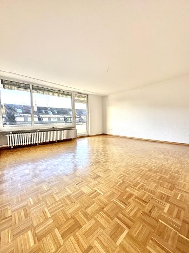 Top moderne 3 Zi Wohnung mit Balkon 2 Min vom See! – Wohnzimmer