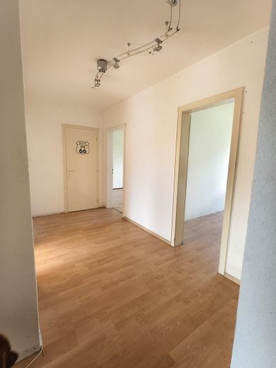 3 Zimmer-Wohnung mit Südwest-Balkon in ruhiger Lage – Flur
