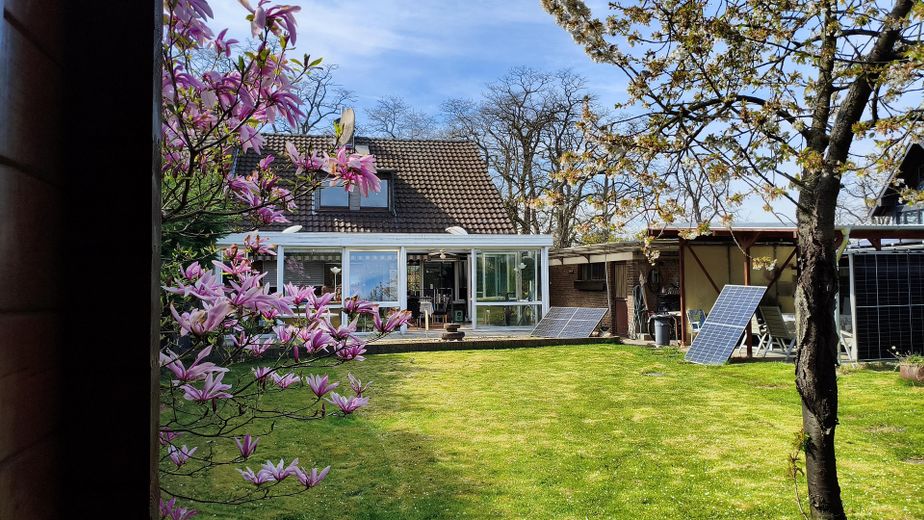 Doppelhaushälfte Einfamilienhaus, ländl. ruhige Lage doch zentral, gesamte Infrastruktur fußläufig – 40 qm beheiztem Wintergarten