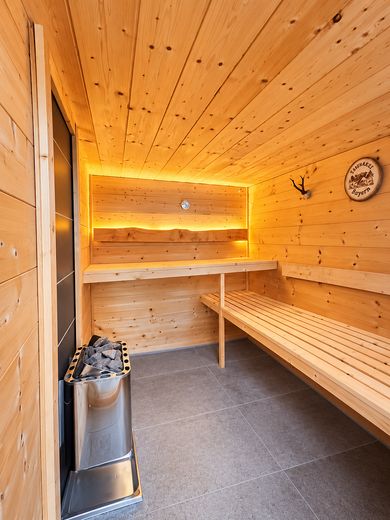 Affascinante casa unifamiliare con ampio giardino, piscina e sauna a Siegsdorf – Gartensauna