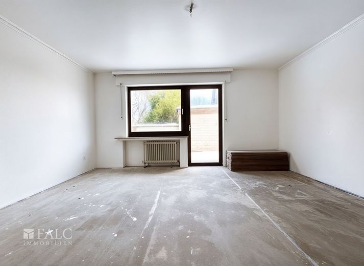 Großzügiges Zweifamilienhaus mit vielseitiger Nutzung in gefragter Wohnlage – Wohnzimmer Einliegerwohnung