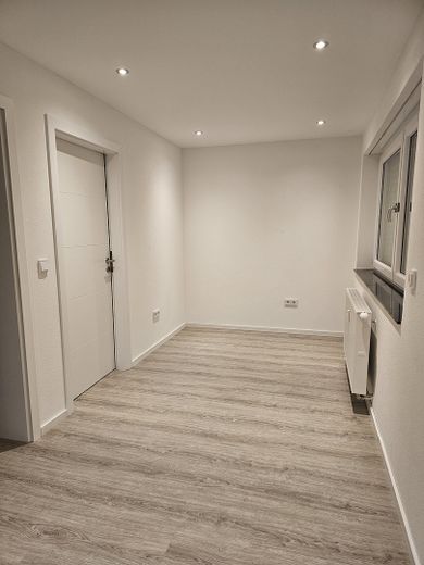 Mutfak ve garajlı modern 4 odalı daire, TBB – Flur