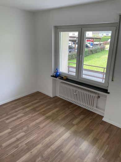 luminoso appartamento ristrutturato di 3 locali con cucina componibile, balcone e posto auto – Kinder-, Schlafzimmer, Büro 1