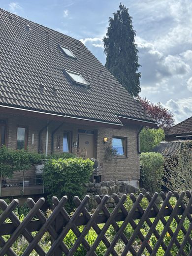 Metà casa bifamiliare a Berlino Karow con appartamento indipendente – Foto 1