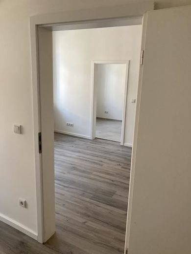 Zweitbezug nach Sanierung! Großzügige 3-Zimmerwohnung mit Laminat, Balkon, Wanne und Einbauküche! – IMG_1300