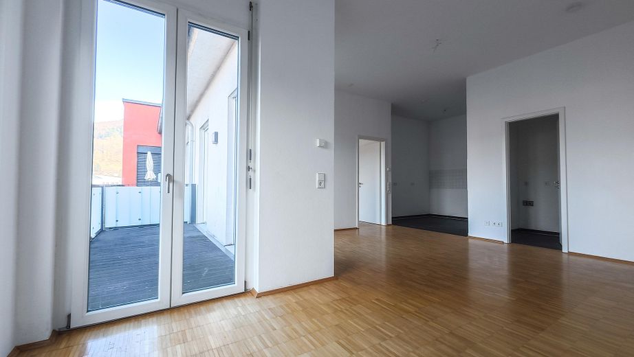 Hochwertig sanierte 2-Zimmer-Wohnung im historischen Ensemble - Seenähe, Balkon & Aufzug – Wohnung A09 - Wohnzimmer 3