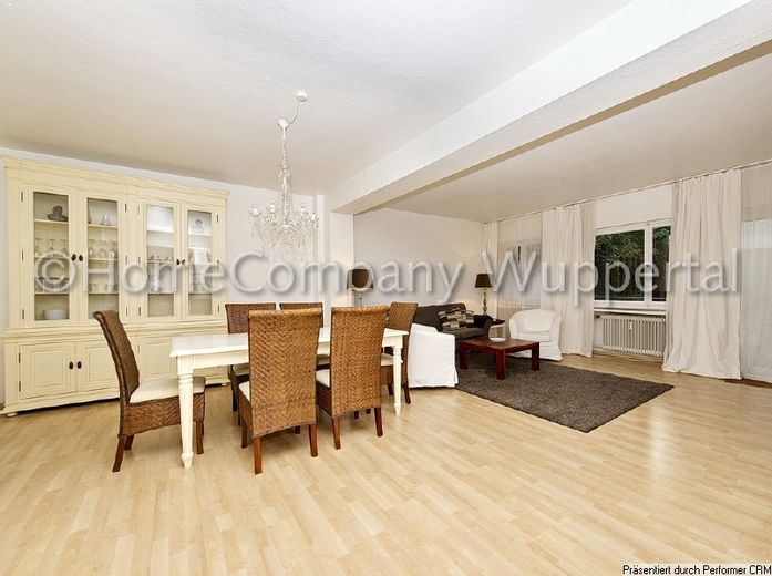¡Vivir con estilo en una ubicación muy atractiva! Piso con pequeña terraza y DSL directamente junto al Hofgarten – a331c0bea8372e3b6993cc42fa0f1e9069054c2c.jpg
