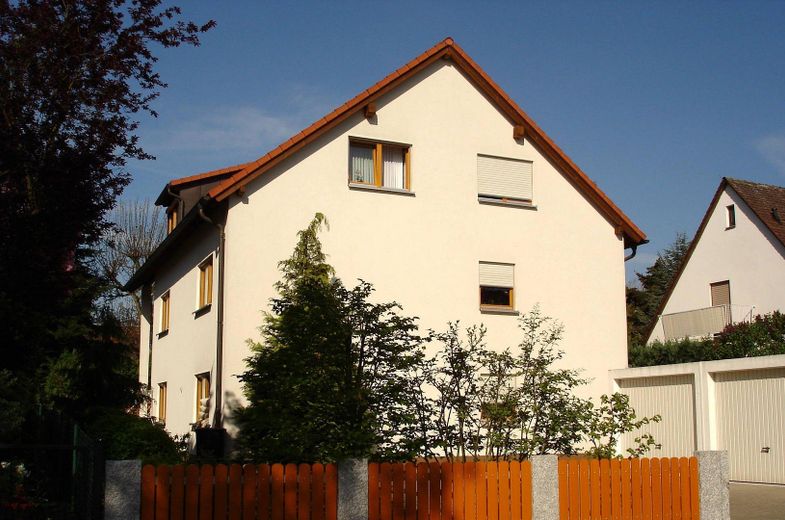 3 Zimmer Wohnung Oberasbach Altenberg – Außenansicht Strassenseite