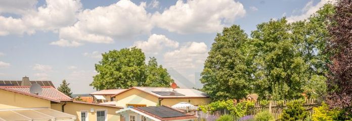 Privates Refugium: Exklusives Landanwesen ohne direkte Nachbarn mit 2 Häusern, Pool & Wasserfall