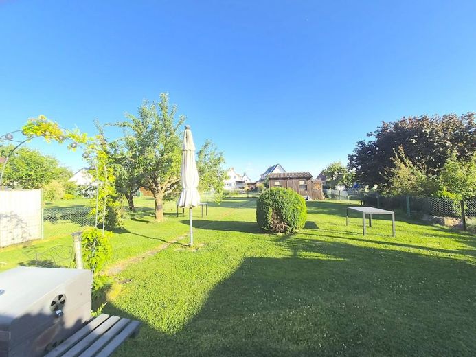 ++ HOCHWERTIGES EIN - ZWEIFAMILIENHAUS MIT ELW ++ VIEL PLATZ IN GUTER LAGE!! ++ – BLICK IN DEN GARTEN